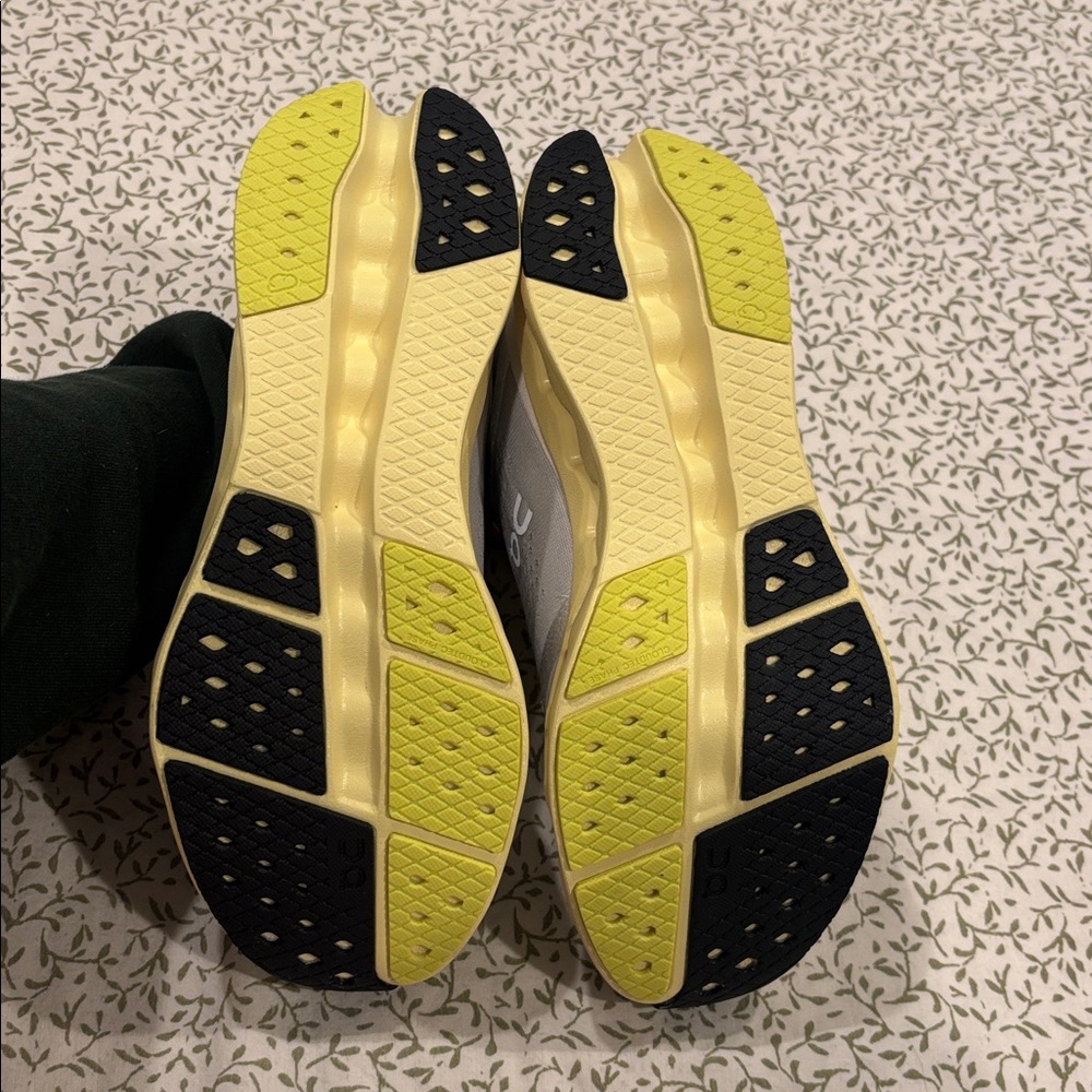 On Cloudsurfer - image 2